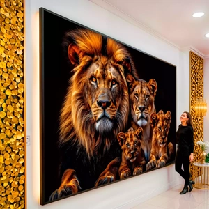 Quadro Família Majestosa de Leões Unidos visto de frente, exibindo sua moldura e sua arte.