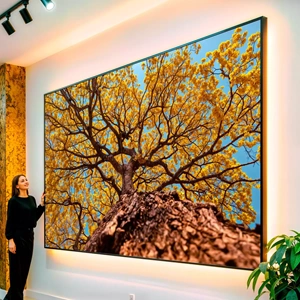 Quadro Ipê amarelo visto de frente, exibindo sua moldura e sua arte.