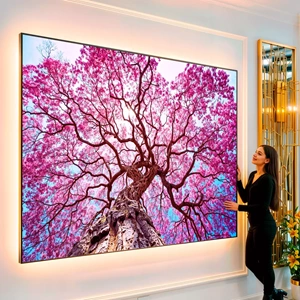 Quadro Ipê Rosa visto de frente, exibindo sua moldura e sua arte.