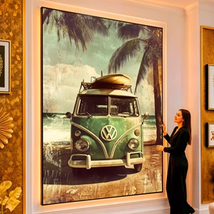 Quadro Kombi do Surf Vintage visto de frente, exibindo sua moldura e sua arte.