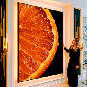 Quadro Laranja Macro visto de frente, exibindo sua moldura e sua arte.