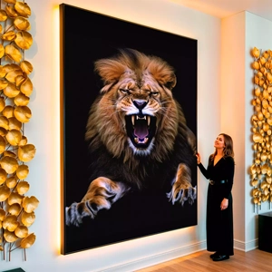 Quadro Leão Rugido da Fúria Imponente visto de frente, exibindo sua moldura e sua arte.