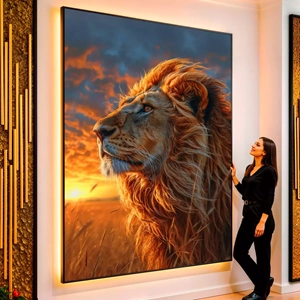 Quadro Leão Soberano ao Pôr do Sol Radiante visto de frente, exibindo sua moldura e sua arte.