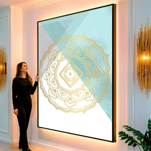Quadro Mandala visto de frente, exibindo sua moldura e sua arte.
