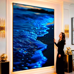 Quadro Mar Azul visto de frente, exibindo sua moldura e sua arte.