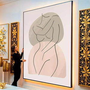 Quadro Mulher Abstrata em Curvas e Tons Suaves visto de frente, exibindo sua moldura e sua arte.