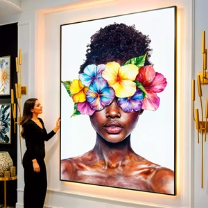 Quadro Mulher com Flores e Olhar de Primaveras Radiantes visto de frente, exibindo sua moldura e sua arte.