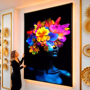 Quadro Mulher com Flores em Aura de Cores Vividas visto de frente, exibindo sua moldura e sua arte.
