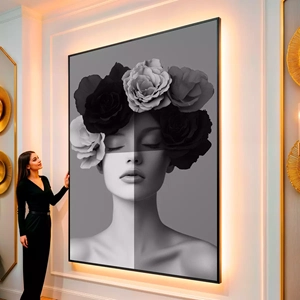Quadro Mulher com Flores no Jardim dos Sonhos visto de frente, exibindo sua moldura e sua arte.