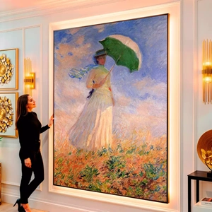 Quadro Mulher com Guarda visto de frente, exibindo sua moldura e sua arte.