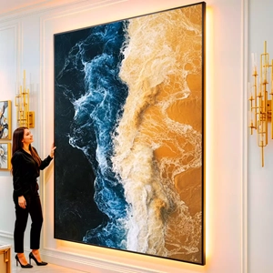Quadro Natureza Dividida entre Terra e Mar Revolto visto de frente, exibindo sua moldura e sua arte.
