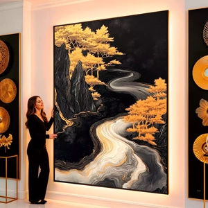 Quadro Natureza Eterna Fluindo em Trilhas de Ouro visto de frente, exibindo sua moldura e sua arte.