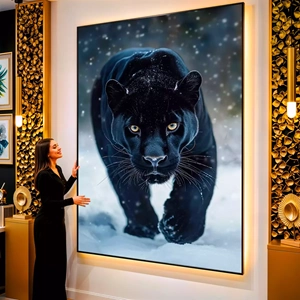 Quadro Pantera visto de frente, exibindo sua moldura e sua arte.