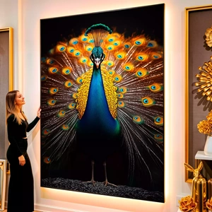 Quadro Pavão visto de frente, exibindo sua moldura e sua arte.