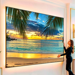 Quadro Praia da Serenidade de Amanhecer Dourado visto de frente, exibindo sua moldura e sua arte.