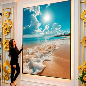 Quadro Praia dos Raios de Sol Reluzentes visto de frente, exibindo sua moldura e sua arte.