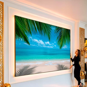 Quadro Praia Mar visto de frente, exibindo sua moldura e sua arte.
