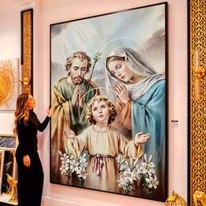 Quadro Sagrada Família em Oração Profunda visto de frente, exibindo sua moldura e sua arte.