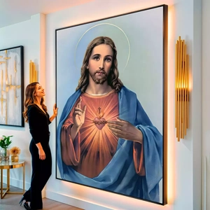 Quadro Sagrado Coração de Jesus Cristo visto de frente, exibindo sua moldura e sua arte.