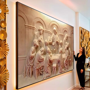 Quadro Santa Ceia em Escultura visto de frente, exibindo sua moldura e sua arte.