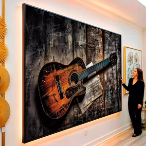 Quadro Violão Antigo Sobre Madeira Envelhecida visto de frente, exibindo sua moldura e sua arte.