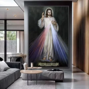 Ambiente decorado com um quadro pendurado na parede que retrata Jesus Misericordioso - Divina Misericórdia