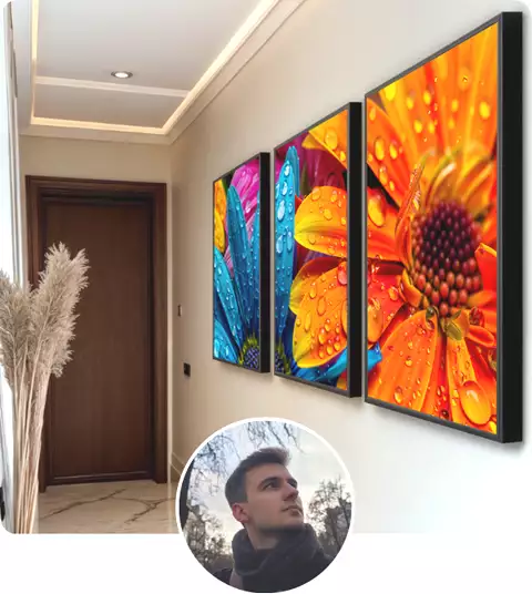 Corredor decorado com três quadros de uma flor em close-up em cores vibrantes, trazendo vida e energia ao espaço.